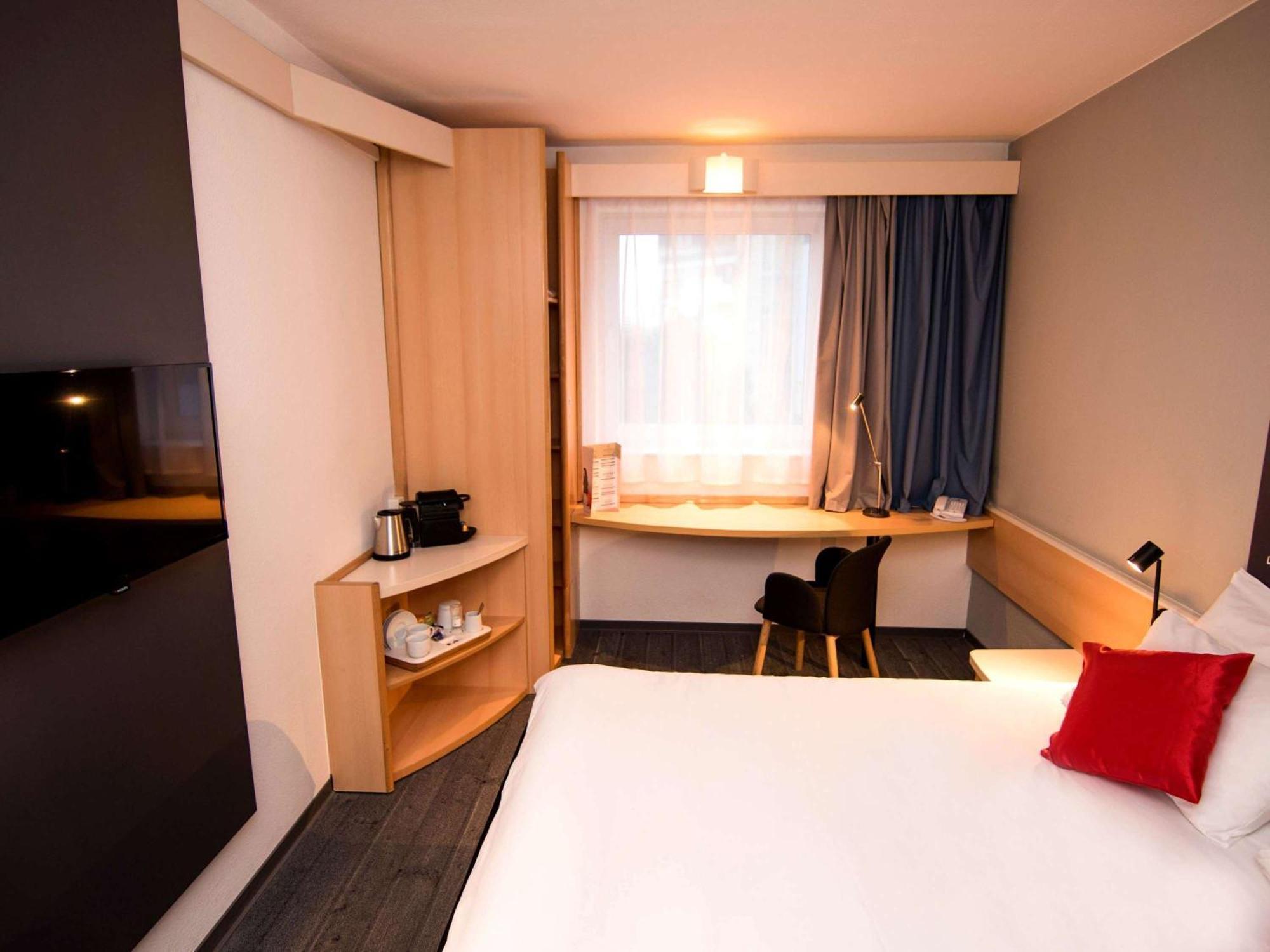 Ibis Poznan Stare Miasto Exterior foto