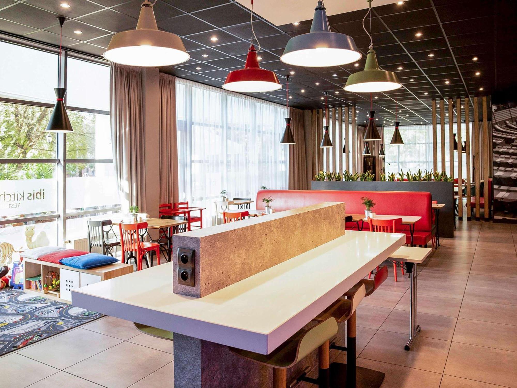 Ibis Poznan Stare Miasto Exterior foto